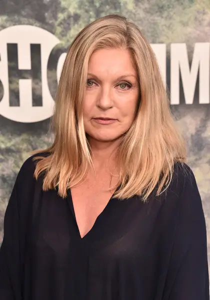 How tall is Sheryl Lee?